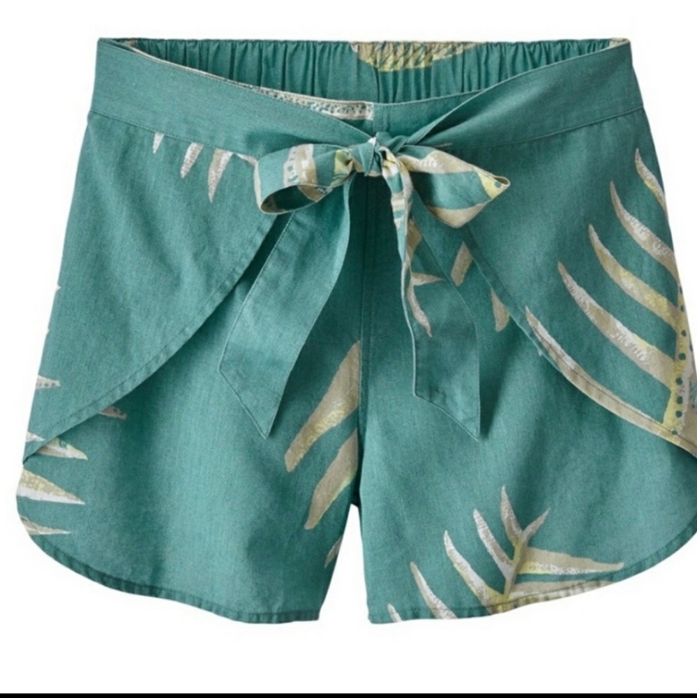 Patagonia Garden Island Shorts  Green Women size L New